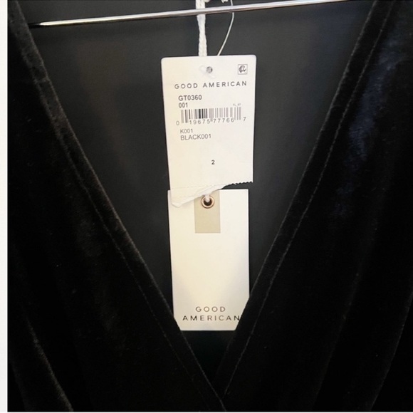 Good American Velvet Wrap Top Black V-Neck NEW Size (2) Medium Long Sleeves - Picture 6 of 9